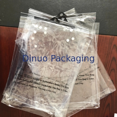 ถุงบรรจุภัณฑ์ PVC ใสขนาดกำหนดเองพร้อมเทปกาว OEM / ODM พร้อมตะขอ