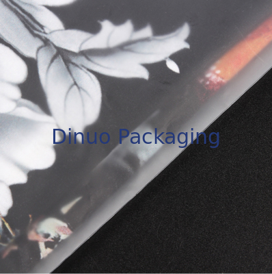 ขนาดที่กําหนดเอง กระเป๋าสะพาย Zipper CPE กระเป๋าสะพาย Packaging Frosted Matte With Ziplock Closure สําหรับการจัดส่ง