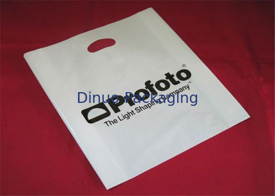 LDPE วัสดุเสื้อผ้าถุงบรรจุภัณฑ์พลาสติกพร้อมพิมพ์โลโก้ที่กำหนดเองจับ